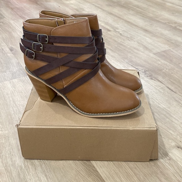 NEW Women’s Journee Collection Multi-Strap Ankle Boots - Picture 5 of 5